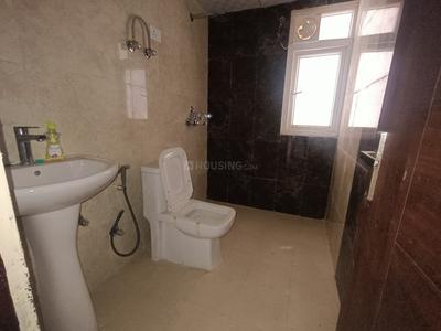 Image of 1362 Sq.ft 3 BHK Apartment / Flat for rent in SG Shikhar Height, Siddharth Vihar, Ghaziabad for Rs. 30000