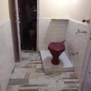 Bathroom Image of 800 Sq.ft 2 BHK Independent House for rent in Sudama Nagar Indore for Rs. 15000