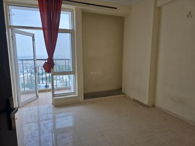 Bedroom Image of 1600 Sq.ft 3 BHK Apartment / Flat for rent in Assotech The Nest, Crossings Republik Ghaziabad for Rs. 21000