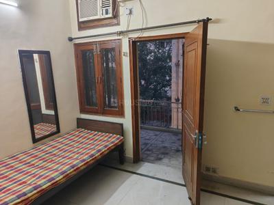 Bedroom Image of 600 Sq.ft 3 BHK Builder Floor for rent in Alaknanda New Delhi for Rs. 70000