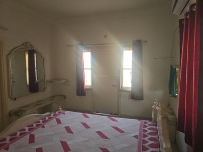 Bedroom Image of 1800 Sq.ft 3 BHK Apartment / Flat for rent in Paldi Ahmedabad for Rs. 40000