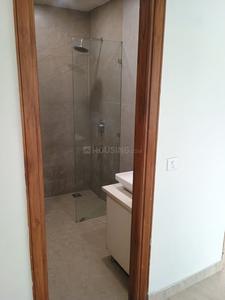 Bathroom Image of 2250 Sq.ft 3 BHK Builder Floor for rent in BPTP Pride Floors, Sector 77 Faridabad for Rs. 40000
