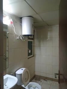 Common Bathroom Image of 990 Sq.ft 2 BHK Apartment / Flat for rent in Mahindra Aura, Sector 110A Gurgaon for Rs. 36000
