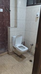 Bathroom Image of 720 Sq.ft 2 BHK Builder Floor for rent in Shalimar Bagh New Delhi for Rs. 25000