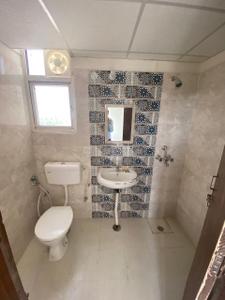 Bathroom Image of 670 Sq.ft 2 BHK Apartment / Flat for sale in Signature Global Global Proxima II, Sector 89 Gurgaon for Rs. 7400000
