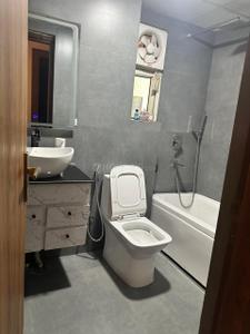 Bathroom Image of 1625 Sq.ft 3 BHK Apartment / Flat for rent in Supertech Livingston, Crossings Republik Ghaziabad for Rs. 22000