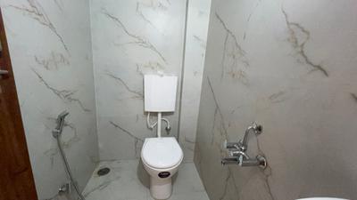 Bathroom Image of 1500 Sq.ft 1 RK Independent House for rent in Scheme 78 Indore for Rs. 14950