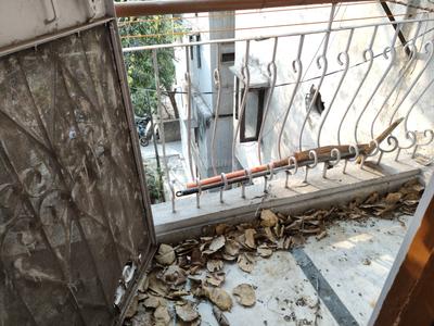 Balcony Image of 600 Sq.ft 1 BHK Apartment / Flat for rent in Vasant Vihar New Delhi for Rs. 25000