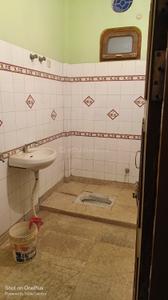 Bathroom Image of 1600 Sq.ft 2.5 BHK Builder Floor for rent in Barra Kanpur for Rs. 18000