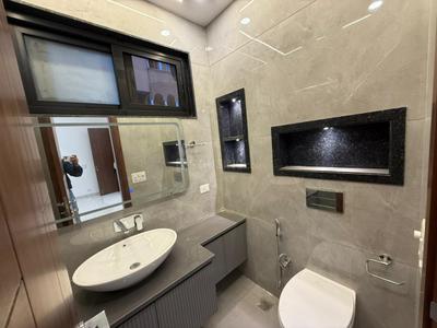 Bathroom Image of 5500 Sq.ft 4 BHK Builder Floor for rent in Greater Kailash II New Delhi for Rs. 600000