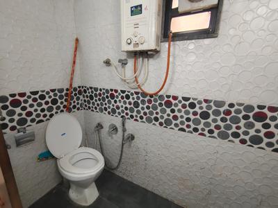 Bathroom Image of 900 Sq.ft 2 BHK Builder Floor for rent in Maninagar Ahmedabad for Rs. 26000