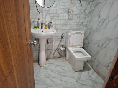 Bathroom Image of 611 Sq.ft 1 BHK Studio for rent in Earthcon Casa Grande, Chi V Greater Noida for Rs. 23000