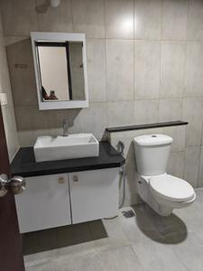 Bathroom Image of 1207 Sq.ft 2 BHK Apartment / Flat for rent in Prestige Falcon City, Konanakunte Bengaluru for Rs. 55000