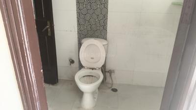 Bathroom Image of 1750 Sq.ft 4 BHK Apartment / Flat for rent in Ajnara Gen X, Crossings Republik Ghaziabad for Rs. 24000