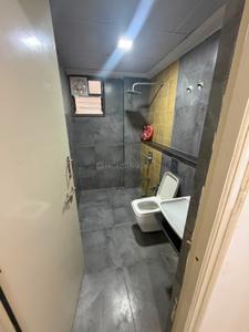 Bathroom Image of 900 Sq.ft 3 BHK Apartment / Flat for rent in Hari Aalayam, Sargasan Gandhinagar for Rs. 35000