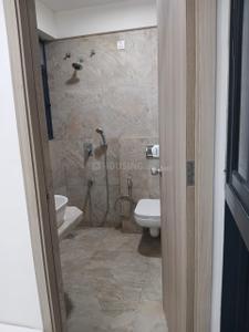 Bathroom Image of 580 Sq.ft 2 BHK Apartment / Flat for rent in Prescon Midtown Bay, Mahim Mumbai for Rs. 120000