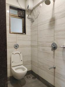 Common Bathroom Image of 549 Sq.ft 1.5 BHK Apartment / Flat for sale in Andheri West Mumbai for Rs. 17500000