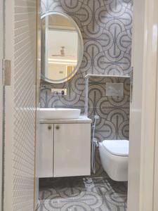 Common Bathroom Image of 4100 Sq.ft 4 BHK Builder Floor for sale in Green Field Colony Faridabad for Rs. 32000000