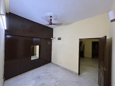 Bedroom Image of 800 Sq.ft 2 BHK Builder Floor for rent in Lajpat Nagar New Delhi for Rs. 45000