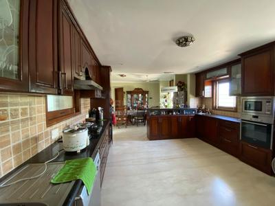 Kitchen Image of 10000 Sq.ft 4 BHK Independent House for sale in Injambakkam Chennai for Rs. 100000000