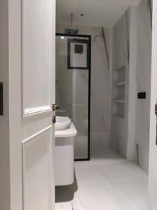 Common Bathroom Image of 3000 Sq.ft 5 BHK Builder Floor for sale in Indirapuram Ghaziabad for Rs. 42000000