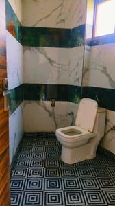 Bathroom Image of 850 Sq.ft 2 BHK Apartment / Flat for rent in Khirki Extension New Delhi for Rs. 28000