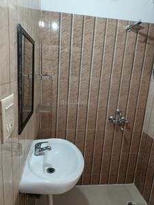 Image of 1750 Sq.ft 3 BHK Builder Floor for rent in Sector 71, Noida for Rs. 32000