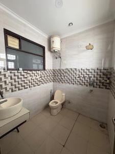 Bathroom Image of 1400 Sq.ft 3 BHK Builder Floor for rent in Sector 40 Gurgaon for Rs. 45000