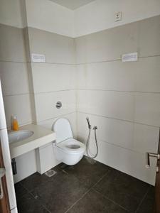 Bathroom Image of 4500 Sq.ft 4 BHK Apartment / Flat for sale in Goyal Riviera Antilla, Prahlad Nagar Ahmedabad for Rs. 45000000
