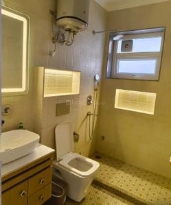 Bathroom Image of 4500 Sq.ft 4 BHK Independent House for rent in Geetanjali Enclave New Delhi for Rs. 300000