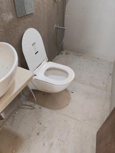 Common Bathroom Image of 700 Sq.ft 2 BHK Apartment / Flat for rent in Leo Eminence, Bandra East Mumbai for Rs. 110000