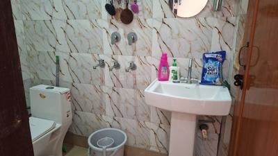 Bathroom Image of 500 Sq.ft 1 RK Builder Floor for rent in Vikaspuri New Delhi for Rs. 14000