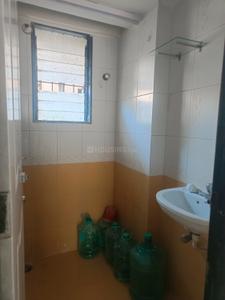 Bathroom Image of 400 Sq.ft 1 BHK Apartment / Flat for rent in Shakti Sadan Apartment, Bandra East Mumbai for Rs. 55000