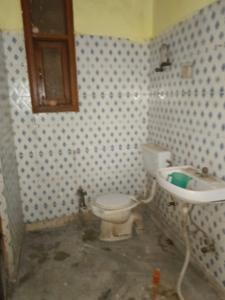 Bathroom Image of 900 Sq.ft 3 BHK Builder Floor for rent in Mehrauli New Delhi for Rs. 25000
