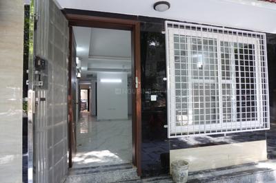 Hall Image of 2000 Sq.ft 4 BHK Apartment / Flat for rent in Vasant Kunj New Delhi for Rs. 145000