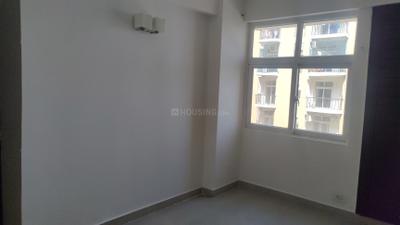 Bedroom Image of 1000 Sq.ft 2.5 BHK Apartment / Flat for sale in Amrapali Zodiac, Sector 120 Noida for Rs. 9600000