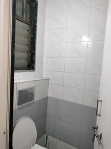 Common Bathroom Two Image of 625 Sq.ft 1 BHK Apartment / Flat for rent in Bharat Vihar New Delhi for Rs. 22000