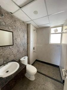 Bathroom Image of 1600 Sq.ft 3 BHK Apartment / Flat for rent in Suncity Parikrama, Sector 20 Panchkula for Rs. 50000