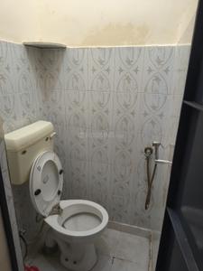Bathroom Image of 900 Sq.ft 2 BHK Independent House for rent in Civil Lines South Muzaffarnagar for Rs. 10000