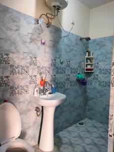 Bathroom Image of 1050 Sq.ft 2 BHK Builder Floor for rent in Sector 15 Gurgaon for Rs. 35000