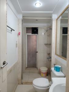 Common Bathroom Image of 999 Sq.ft 2 BHK Apartment / Flat for sale in Hiranandani Meadows, Thane West Thane for Rs. 18500000