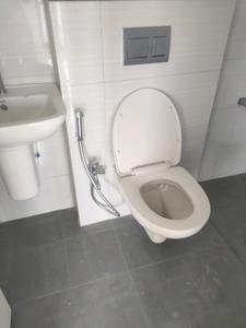 Common Bathroom Image of 1450 Sq.ft 3 BHK Apartment / Flat for sale in Lodha Bellagio Tower C, Powai Mumbai for Rs. 51000000