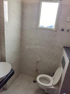 Bathroom Image of 950 Sq.ft 2 BHK Apartment / Flat for rent in Highend Paradise I, Raj Nagar Extension Ghaziabad for Rs. 14000