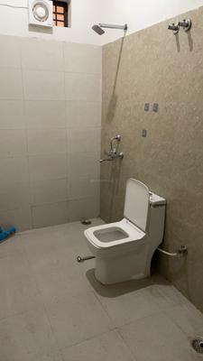 Bathroom Image of 700 Sq.ft 1 BHK Builder Floor for rent in Palam Vihar Extension Gurgaon for Rs. 16000