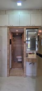 Bathroom Image of 650 Sq.ft 1 BHK Apartment / Flat for rent in Lower Parel Mumbai for Rs. 60000