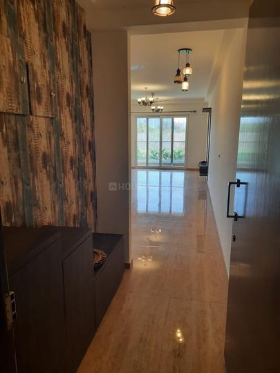 Vaswani Exquisite Main Image 1