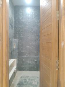 Common Bathroom Image of 1305 Sq.ft 3 BHK Builder Floor for sale in Green Field Colony Faridabad for Rs. 14500000