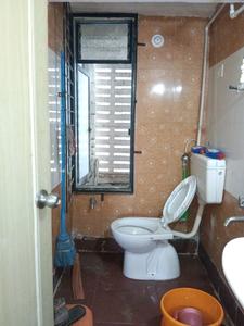 Common Bathroom Image of 510 Sq.ft 1 BHK Apartment / Flat for rent in Puraniks Tokyo Bay, Kasarvadavali Thane for Rs. 18000