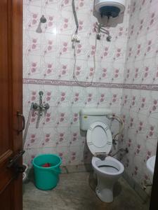 Bathroom Image of 1050 Sq.ft 2 BHK Builder Floor for rent in Civil Lines Gurgaon for Rs. 29000