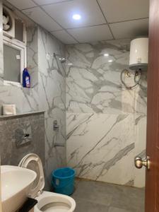 Bathroom Image of 700 Sq.ft 1 BHK Builder Floor for rent in Sahastradhara Road Dehradun for Rs. 30000